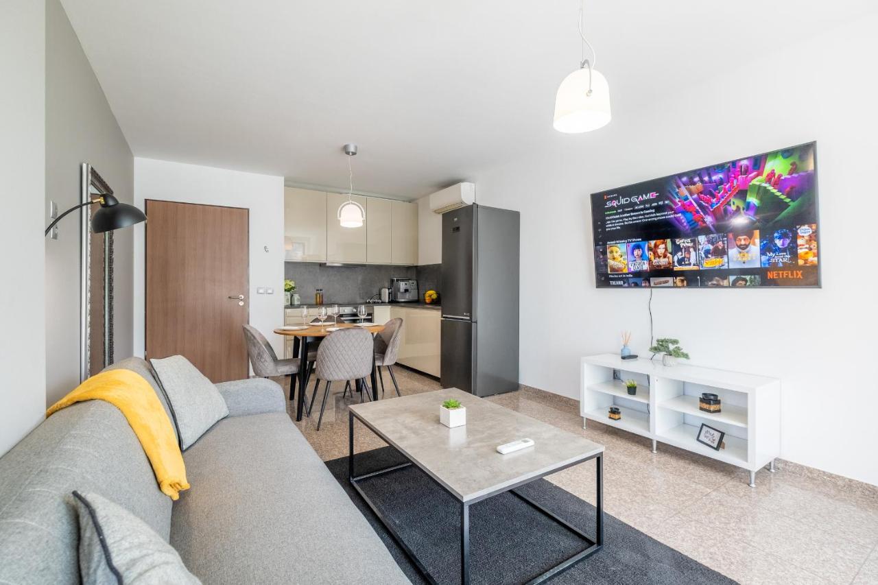 Julie'S Sunny Cozy Apartment With Balcony Sofia Buitenkant foto